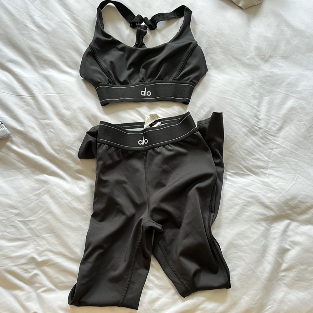 Alo matching Airlift High-Waist Suit Up Legging & Sports Bra Set